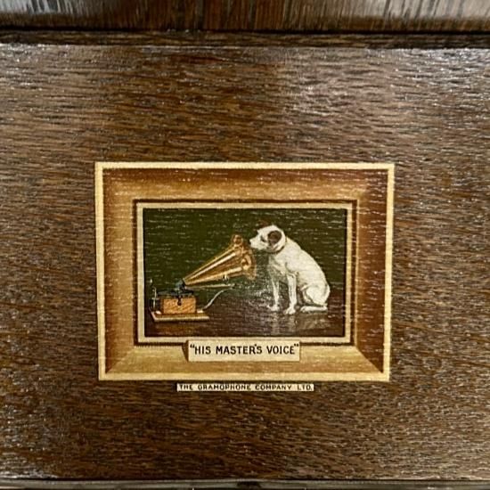 卓上型蓄音機HMV107 (オーク仕上) | HMV107 キーワードでの特徴 | 1年