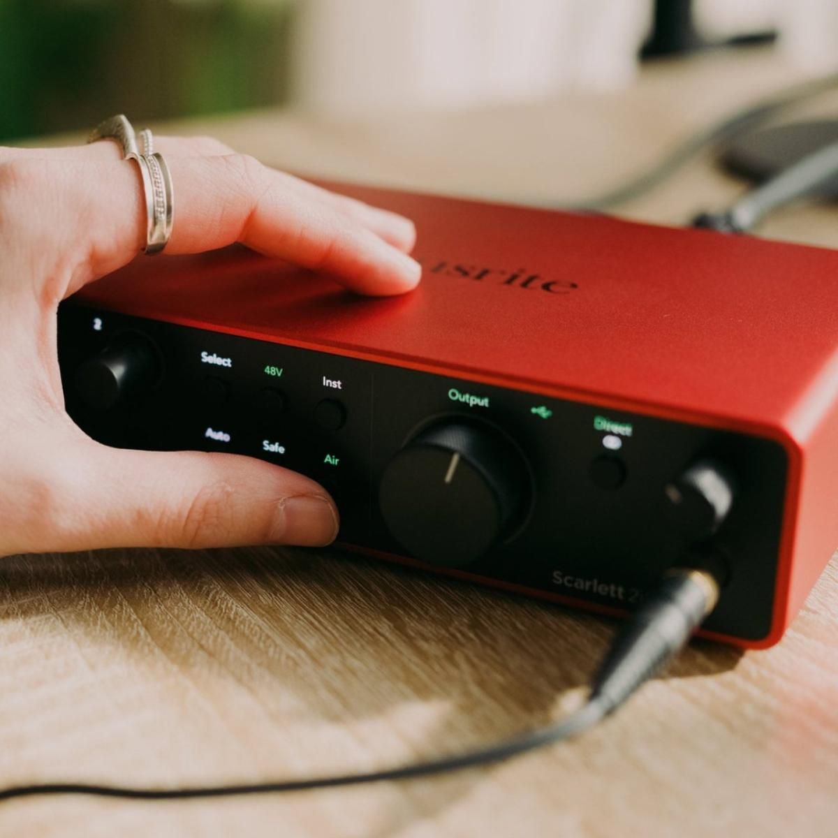 Focusrite Scarlett 2i2 | 2入力2出力USBオーディオ Focusrite Scarlett 2i2 | 2入力2出力USBオーディオ