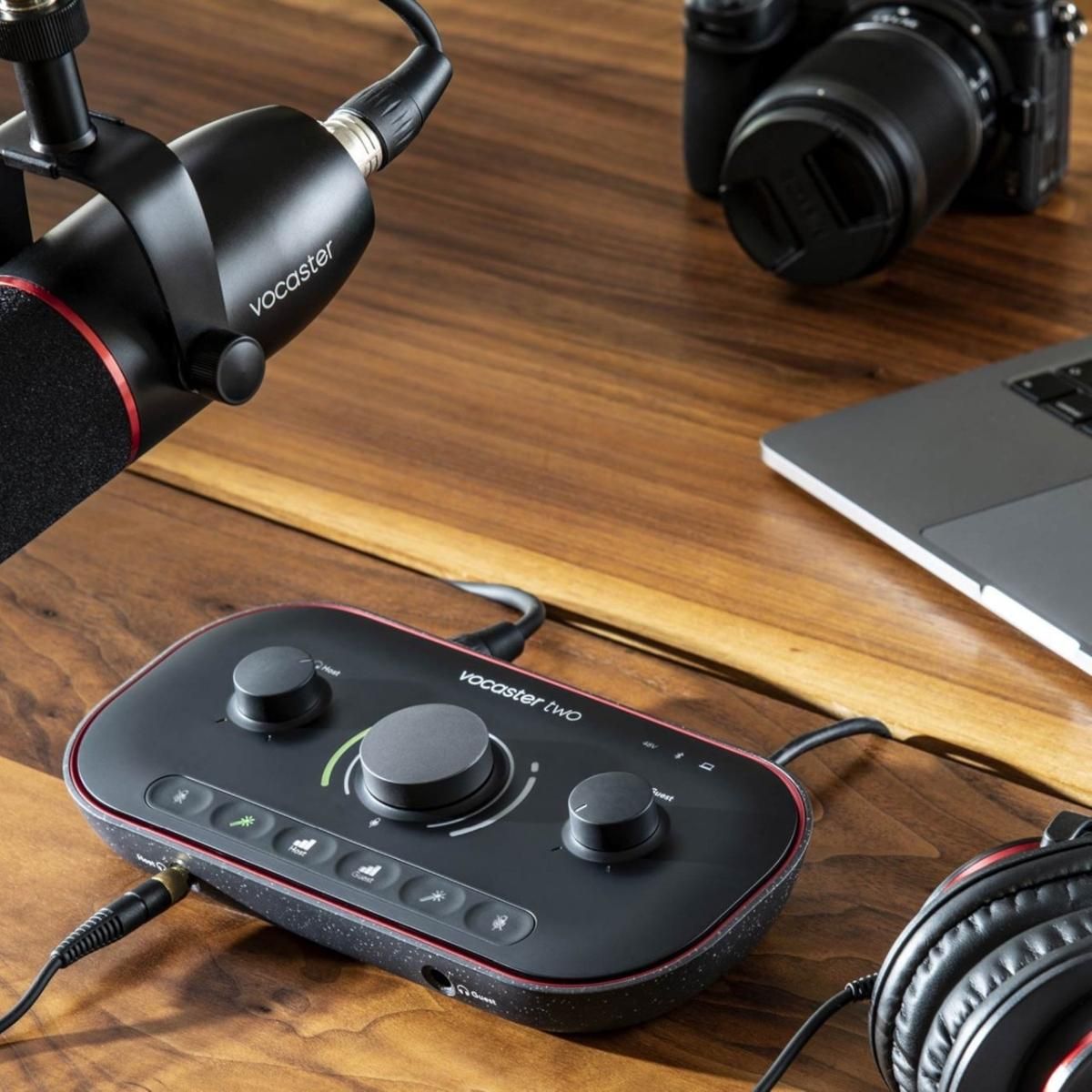 Focusrite Vocaster Two | ライブ配信向け高品質USBオーディオ