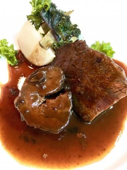 自然牧草牛の頬肉の赤ワイン煮込み