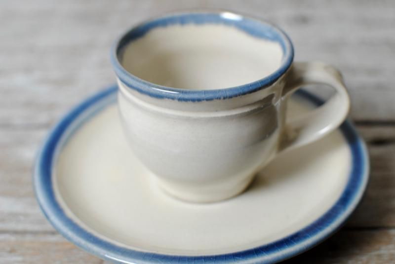 出西窯】コーヒー碗皿 ふち呉須 - 民藝のある暮し「手しごと」 出西窯】コーヒー碗皿 ふち呉須 - 民藝のある暮し「手しごと」