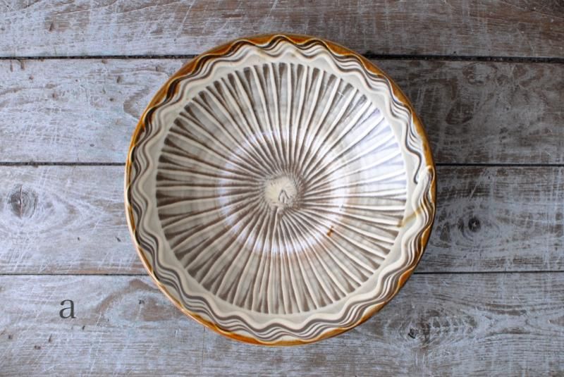 小鹿田焼・黒木昌伸窯】8寸皿 白 櫛描き・打ち刷毛目 - 民藝の