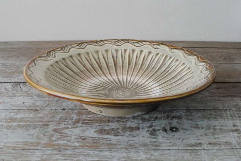 小鹿田焼・黒木昌伸窯】8寸皿 白 櫛描き・打ち刷毛目 - 民藝の