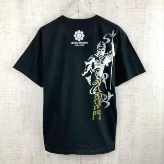 バックには左近の軍旗にある 鬼子母善神十羅刹女 のイメージがデザインされ フロントの裾には 石餅に中細柏 の家紋がアクセントに
