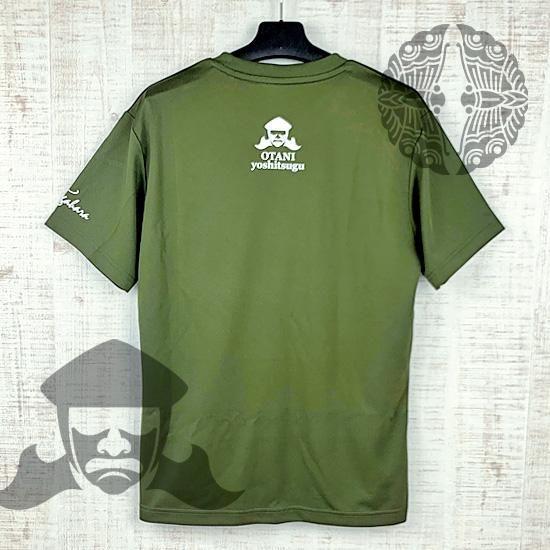 各武将の兜 頭巾 のアイコンデザインがクールな 落ち着いたカラーのtシャツです