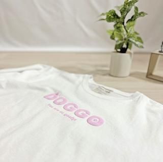 <img class='new_mark_img1' src='https://img.shop-pro.jp/img/new/icons5.gif' style='border:none;display:inline;margin:0px;padding:0px;width:auto;' />DOGGO/ビックシルエットTシャツ/ ホワイト×ピンク　発泡プリントの商品画像