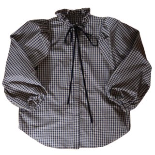 <img class='new_mark_img1' src='https://img.shop-pro.jp/img/new/icons47.gif' style='border:none;display:inline;margin:0px;padding:0px;width:auto;' />ribonn frill blouse