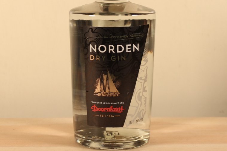 ノーデン ドライジン ドルンカート
Norden Dry Gin Doornkaat  44％ 700ml