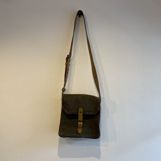<img class='new_mark_img1' src='https://img.shop-pro.jp/img/new/icons47.gif' style='border:none;display:inline;margin:0px;padding:0px;width:auto;' />MILITARY DEADSTOCKFRENCH ARMY LEATHER SHOULDER BAG 2WAY