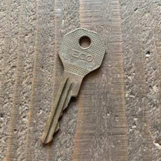 ANTIQUE KEY 50's 