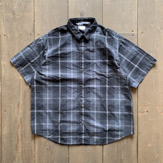 <img class='new_mark_img1' src='https://img.shop-pro.jp/img/new/icons5.gif' style='border:none;display:inline;margin:0px;padding:0px;width:auto;' />【Necessary or Unnecessary】 MINI COLLOR CHECK SHIRT 