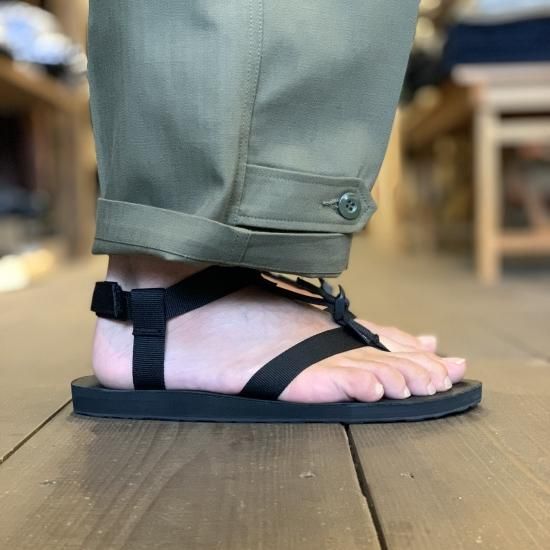 KAPTAIN SUNSHINE × Teva AMPHIBIAN サンダル Teva と KAPTAIN SUNSHINE がコラボレーションし、90年代の