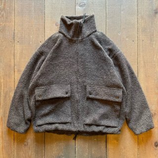 <img class='new_mark_img1' src='https://img.shop-pro.jp/img/new/icons47.gif' style='border:none;display:inline;margin:0px;padding:0px;width:auto;' />CURLYCo. RECYCLED WOOL TUBE-NECK BLOUSON 