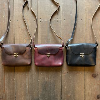 <img class='new_mark_img1' src='https://img.shop-pro.jp/img/new/icons5.gif' style='border:none;display:inline;margin:0px;padding:0px;width:auto;' />FERNAND LEATHER Horizontal Latch Pouch M Хå