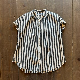 <img class='new_mark_img1' src='https://img.shop-pro.jp/img/new/icons5.gif' style='border:none;display:inline;margin:0px;padding:0px;width:auto;' />MANON Frill Sleeve Amical Shirts 