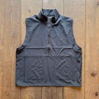<img class='new_mark_img1' src='https://img.shop-pro.jp/img/new/icons5.gif' style='border:none;display:inline;margin:0px;padding:0px;width:auto;' />Manual Alphabet Dot Air Half Zip Vest 