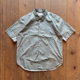 <img class='new_mark_img1' src='https://img.shop-pro.jp/img/new/icons5.gif' style='border:none;display:inline;margin:0px;padding:0px;width:auto;' />Manual Alphabet Typewriter Loose Fit Regular Collar S/S Shirt 