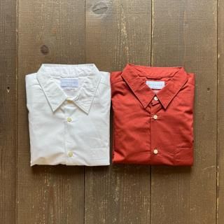 <img class='new_mark_img1' src='https://img.shop-pro.jp/img/new/icons5.gif' style='border:none;display:inline;margin:0px;padding:0px;width:auto;' />Manual Alphabet Typewriter Loose Fit Regular Collar Shirt 