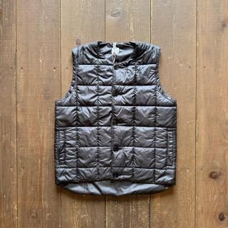<img class='new_mark_img1' src='https://img.shop-pro.jp/img/new/icons5.gif' style='border:none;display:inline;margin:0px;padding:0px;width:auto;' />Necessary or Unnecessary QUILT VEST NYLON 