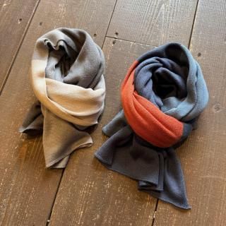 <img class='new_mark_img1' src='https://img.shop-pro.jp/img/new/icons5.gif' style='border:none;display:inline;margin:0px;padding:0px;width:auto;' />CURLYCo. Panel Color Silk Scarf 