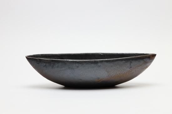 市川孝 作　粉引黒釉 皿 22cm　民藝／うつわ／陶芸作家 市川孝 作 粉引黒釉 皿 22cm 民藝／うつわ／陶芸作家 六寸