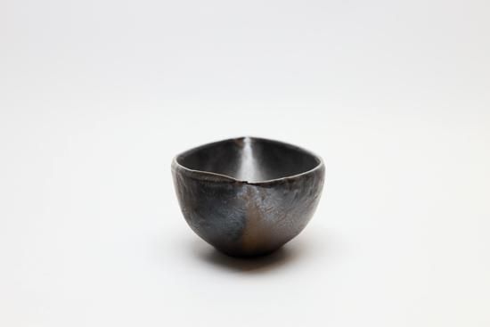 アーモンド鉢（黒釉）・矢嶋洋一 - 暮らしを楽しむうつわ・作家ものの