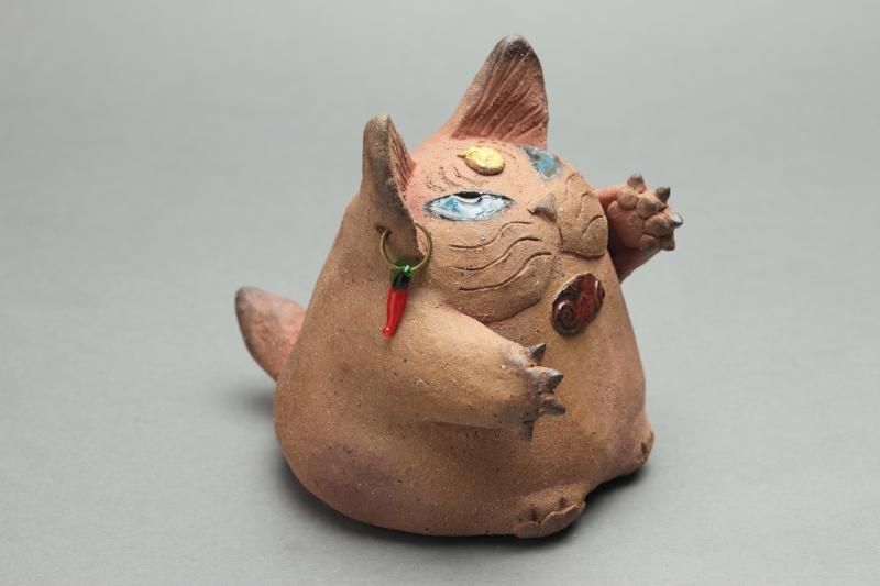 【新品】人気作家 岡村洋子 猫かぶりシリーズ ブルドッグ 置物 焼き物 新品】人気作家 岡村洋子 猫かぶりシリーズ ブルドッグ 置物