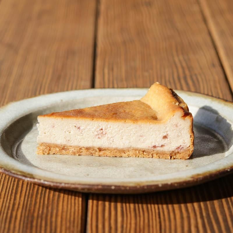 苺とホワイトチョコのベイクドチーズケーキ 2カット Cafe Ffee Co 苺とホワイトチョコのベイクドチーズケーキ 2カット Cafe Ffee Co