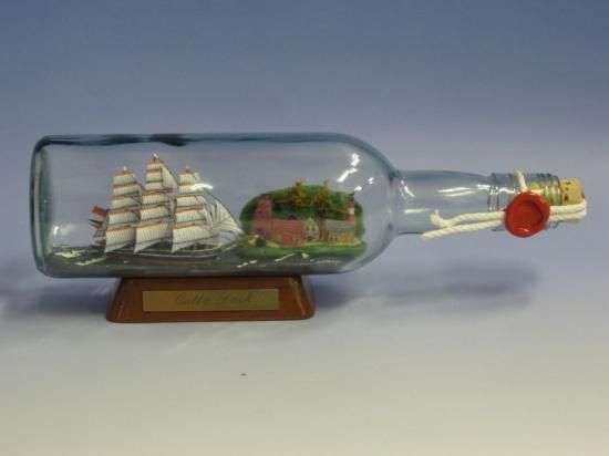 500ccボトルシップ背景付き（CUTTY SARK） カティーサーク号