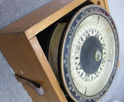 磁気コンパス（木箱入り） マグネットコンパス 航海計器 布谷計器製作所