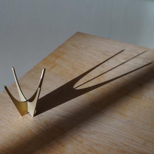 չ / Wave Filter Stand