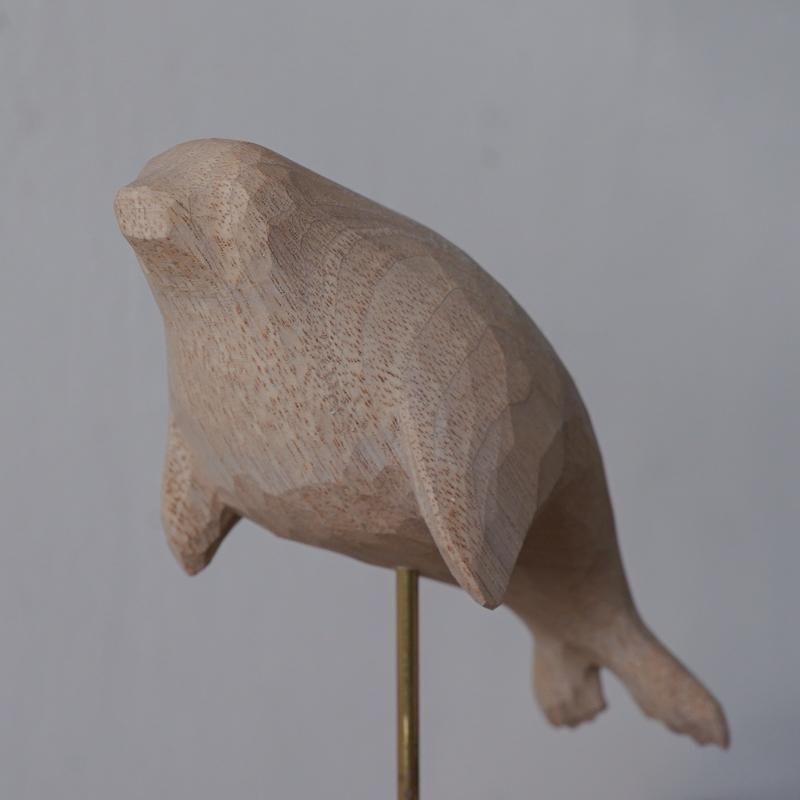 苔むす木工 イルカ 彫刻 木製台座付き 苔むす木工 イルカ 彫刻 木製台座付き