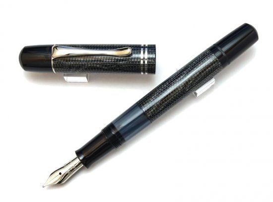 Pelikan M101N リザード - Pen and message.