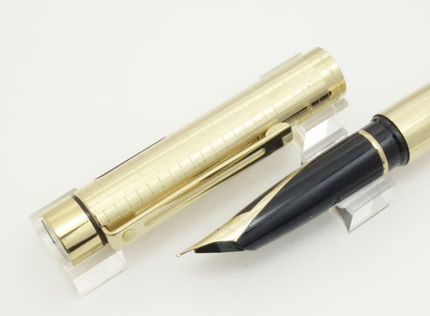 SHEAFFER(シェーファー)タルガ ゴールド - Pen and message. SHEAFFER(シェーファー)タルガ ゴールド - Pen and message.