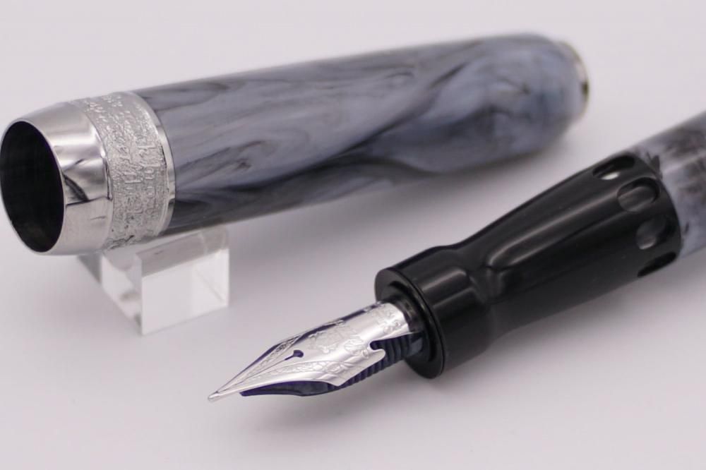 ピナイダー　pineider 万年筆 14k フルメタルジャケット フレックス ピナイダーpineider 万年筆 14k フルメタルジャケット フレックス