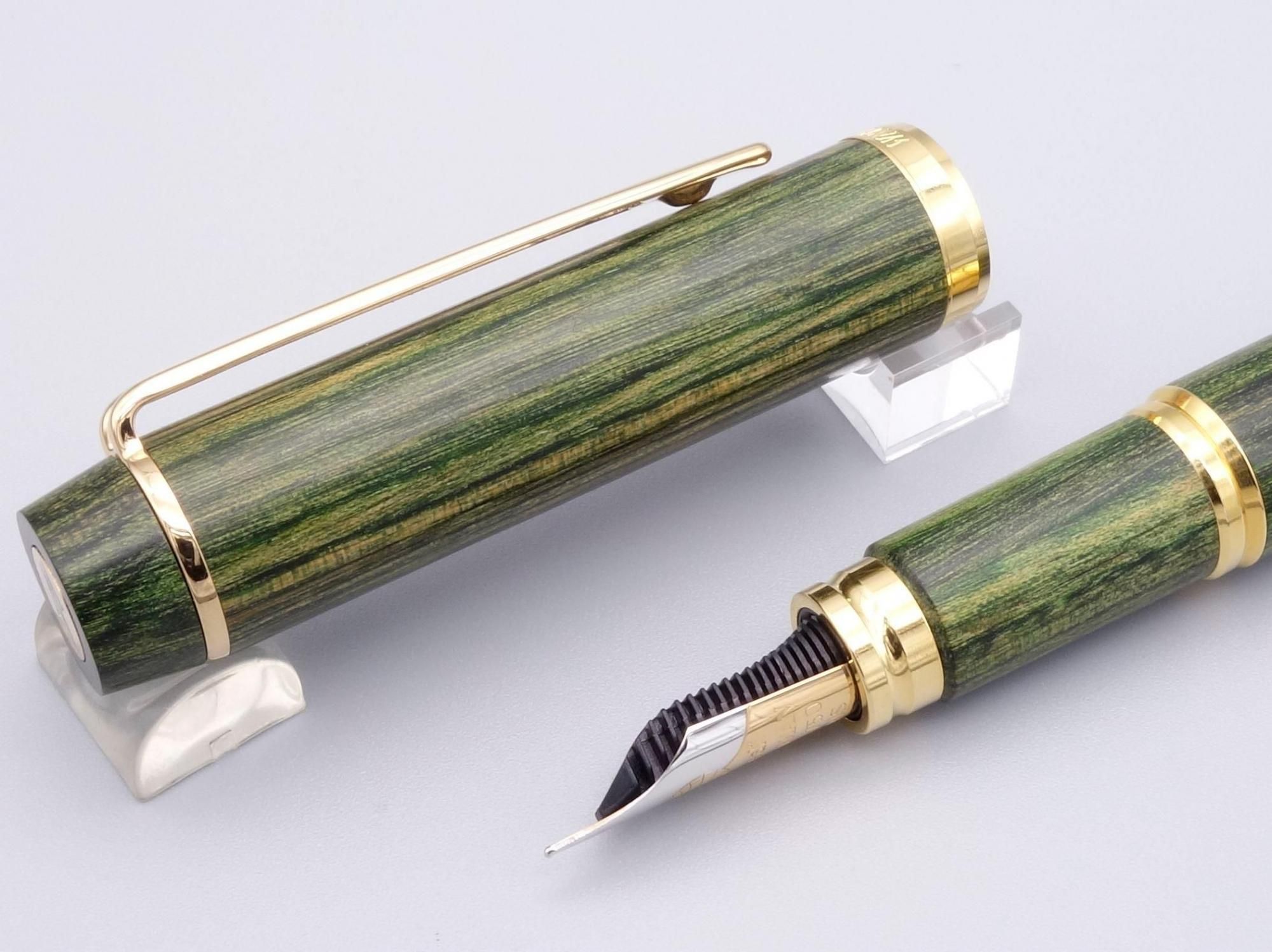 WATERMAN 緑色 万年筆 専用ケース付き 委託販売)(未使用品)WATERMAN(ウォーターマン)ル・マン100