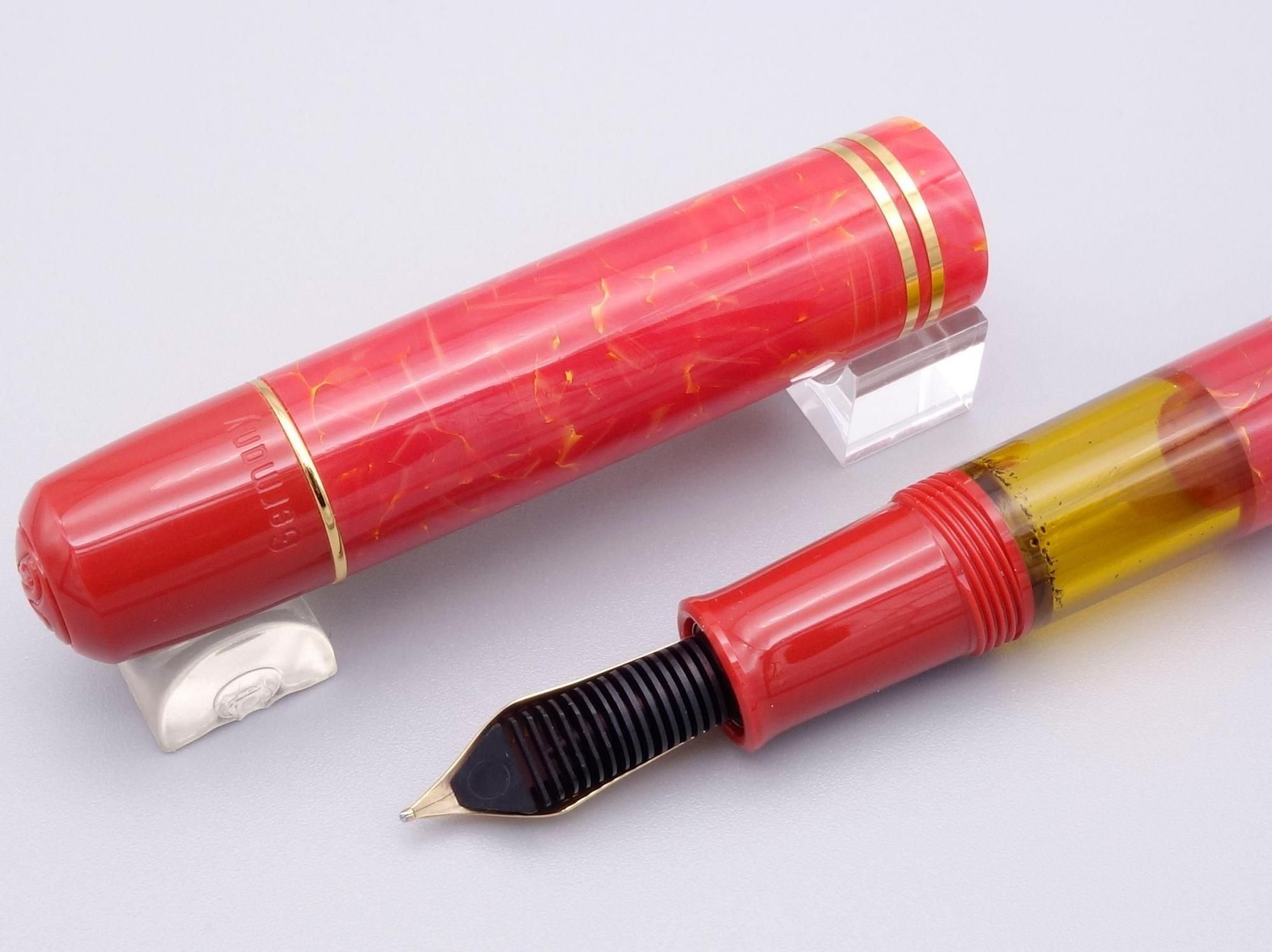 Pelikan 万年筆 限定 M101 ブライトレッド インク付き 楽天市場】ペリカン 万年筆 M101N ブライトレッド 「限定品