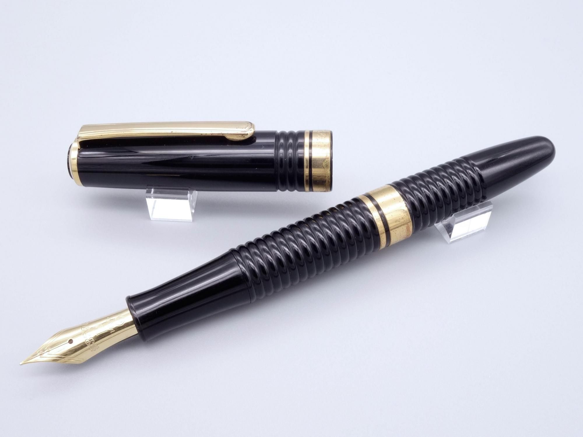 Platinum 3776 万年筆 ブラック 旧型 ギャザード 黒 ペン先14k 楽天市場】PLATINUM プラチナ 万年筆 #3776 ギャザード ブラック