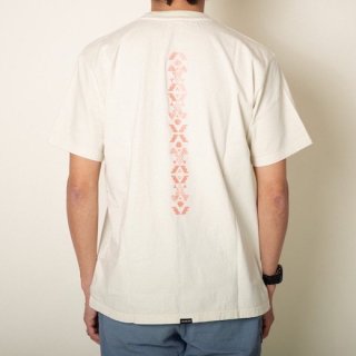 <img class='new_mark_img1' src='https://img.shop-pro.jp/img/new/icons2.gif' style='border:none;display:inline;margin:0px;padding:0px;width:auto;' />TURN ME ON EMBROIDERY TEE(CREAM)