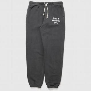 <img class='new_mark_img1' src='https://img.shop-pro.jp/img/new/icons2.gif' style='border:none;display:inline;margin:0px;padding:0px;width:auto;' />HAVE A GRATEFUL DAY SWEATPANTS