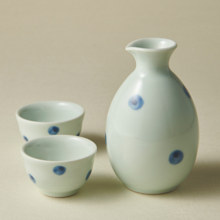 1&/<br>small sake bottle & cup<img class='new_mark_img2' src='https://img.shop-pro.jp/img/new/icons5.gif' style='border:none;display:inline;margin:0px;padding:0px;width:auto;' />