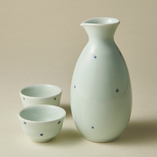 2&/ɥå<br>large sake bottle & cup<img class='new_mark_img2' src='https://img.shop-pro.jp/img/new/icons5.gif' style='border:none;display:inline;margin:0px;padding:0px;width:auto;' />