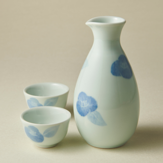 2&/<br>large sake bottle & cup<img class='new_mark_img2' src='https://img.shop-pro.jp/img/new/icons5.gif' style='border:none;display:inline;margin:0px;padding:0px;width:auto;' />