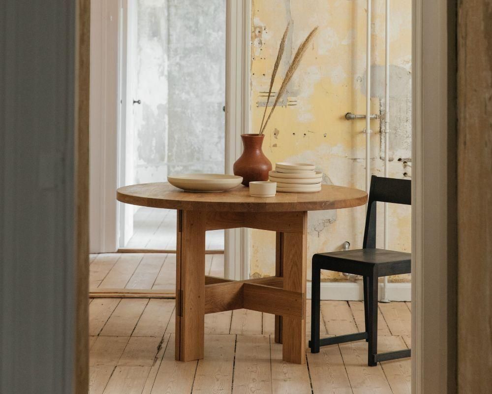 Farmhouse Trestle Table | Natural Oak | 120 Ø Round (sub)