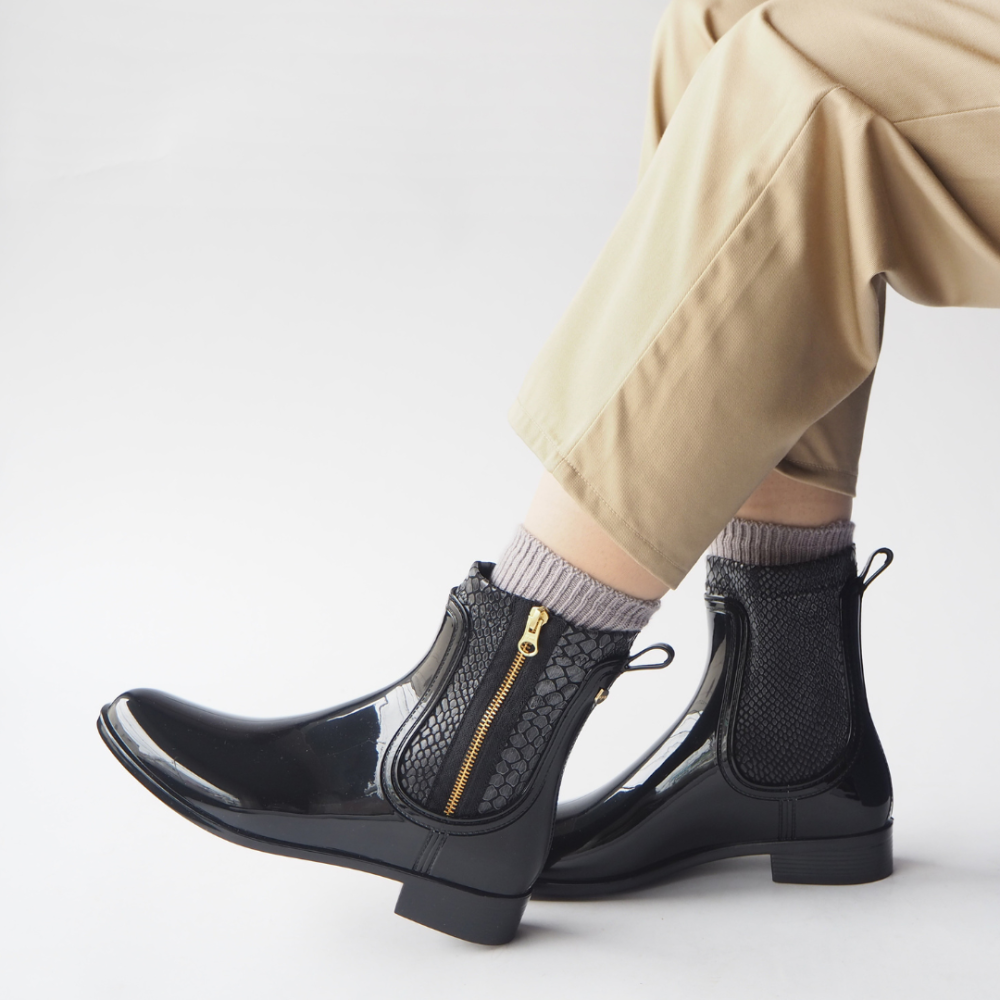 Amazon.com | rag & bone Women's Moto Rain Boot Black 37 M