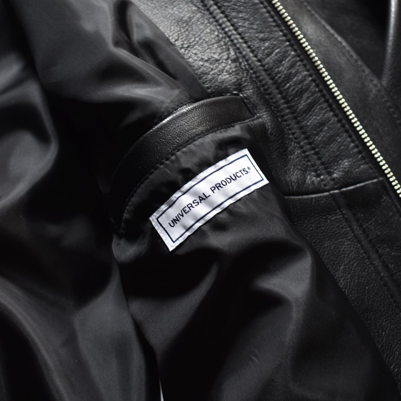 UNIVERSAL PRODUCTS. (ユニバーサルプロダクツ) 24SS/春夏
GOATLEATHER DRIZZLER JACKET BLACK