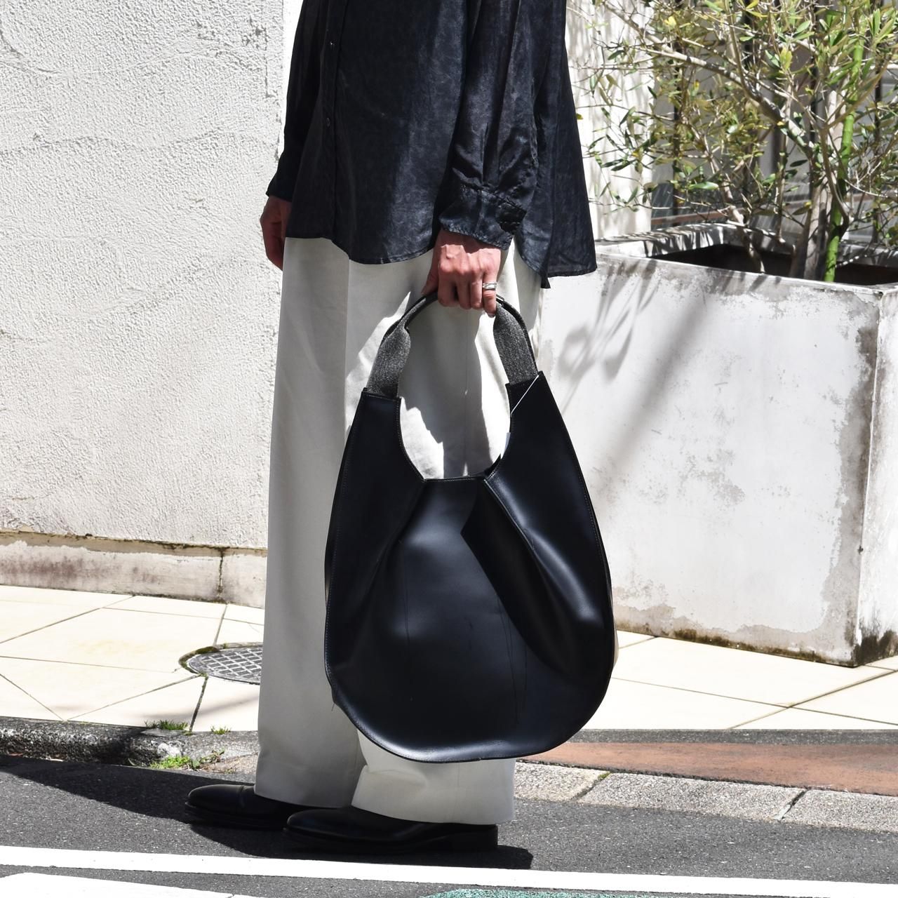 美品 Rich I リッチアイ CIRCLE LEATHER BAG