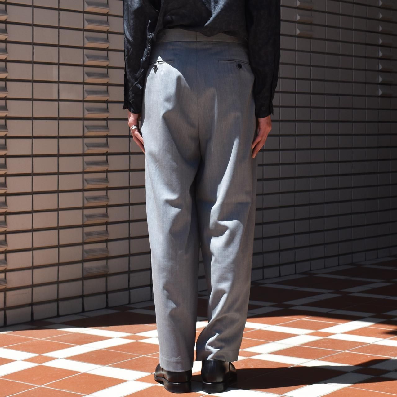 marka (マーカ)｜OFFICER PANTS 2TUCK WIDE BLUE BEIGE -2/60 WOOL TROPICAL MELANGE-