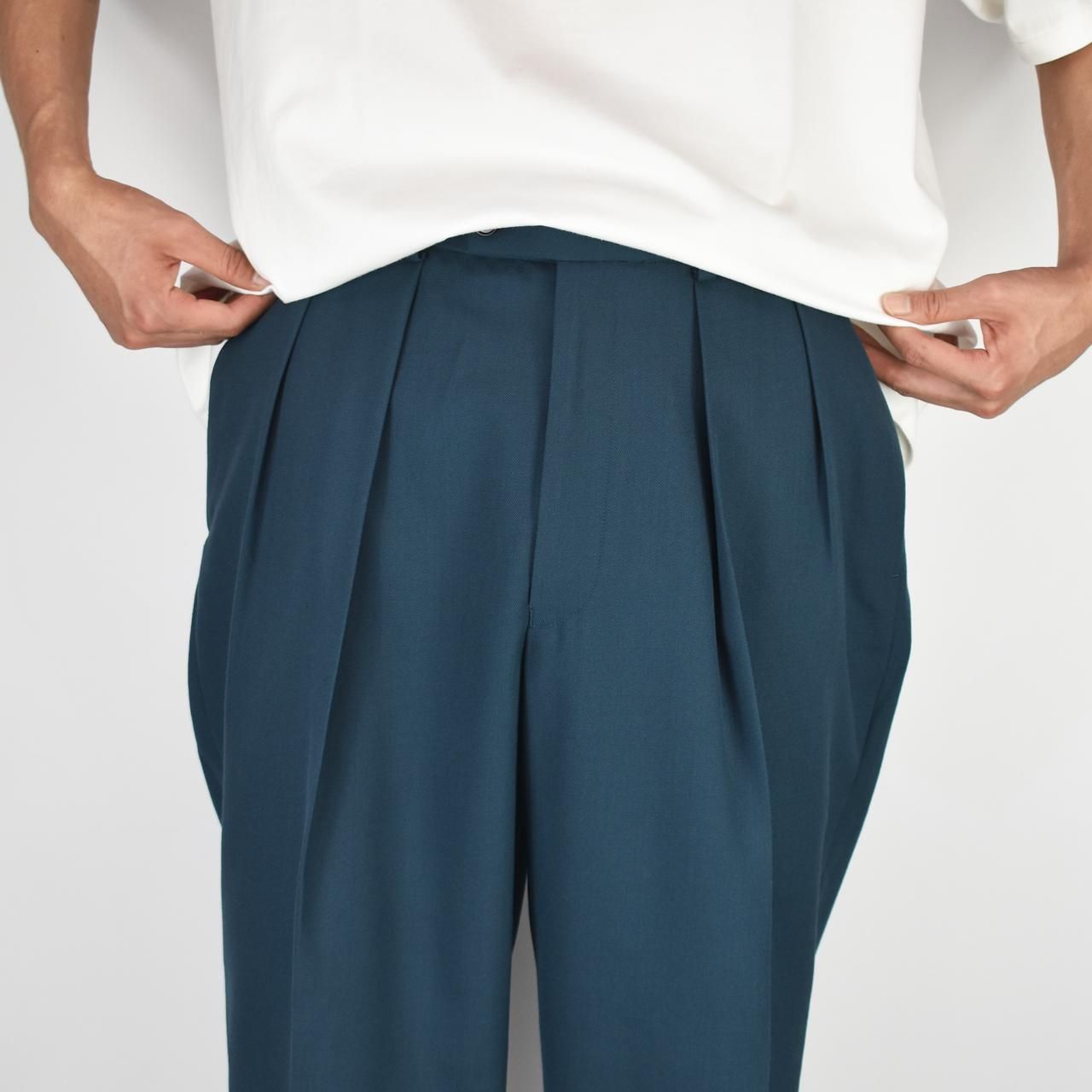 MARKAWARE (マーカウェア)｜DOUBLE PLEATED TROUSERS DARK TURQUOISE