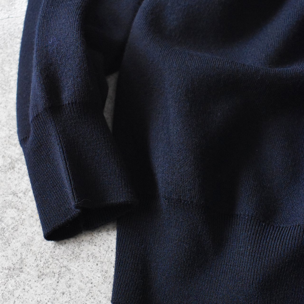UNIVERSAL PRODUCTS (ユニバーサルプロダクツ)HAIGHT GAUGE SMOOTH KNIT POLO NAVY